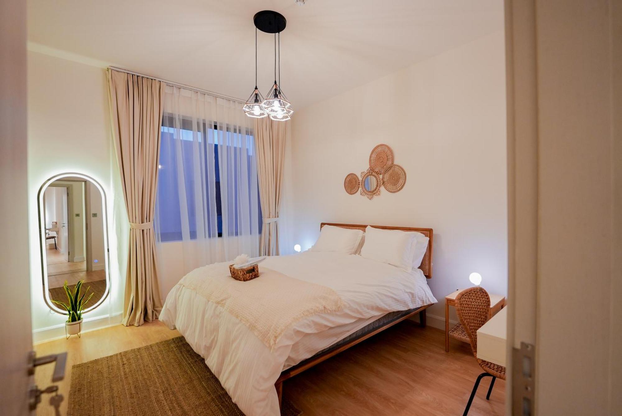 Yas Island Villa- 4br Luxury Smart Home, Up To 9 Guests, Near Yas Theme Parks
