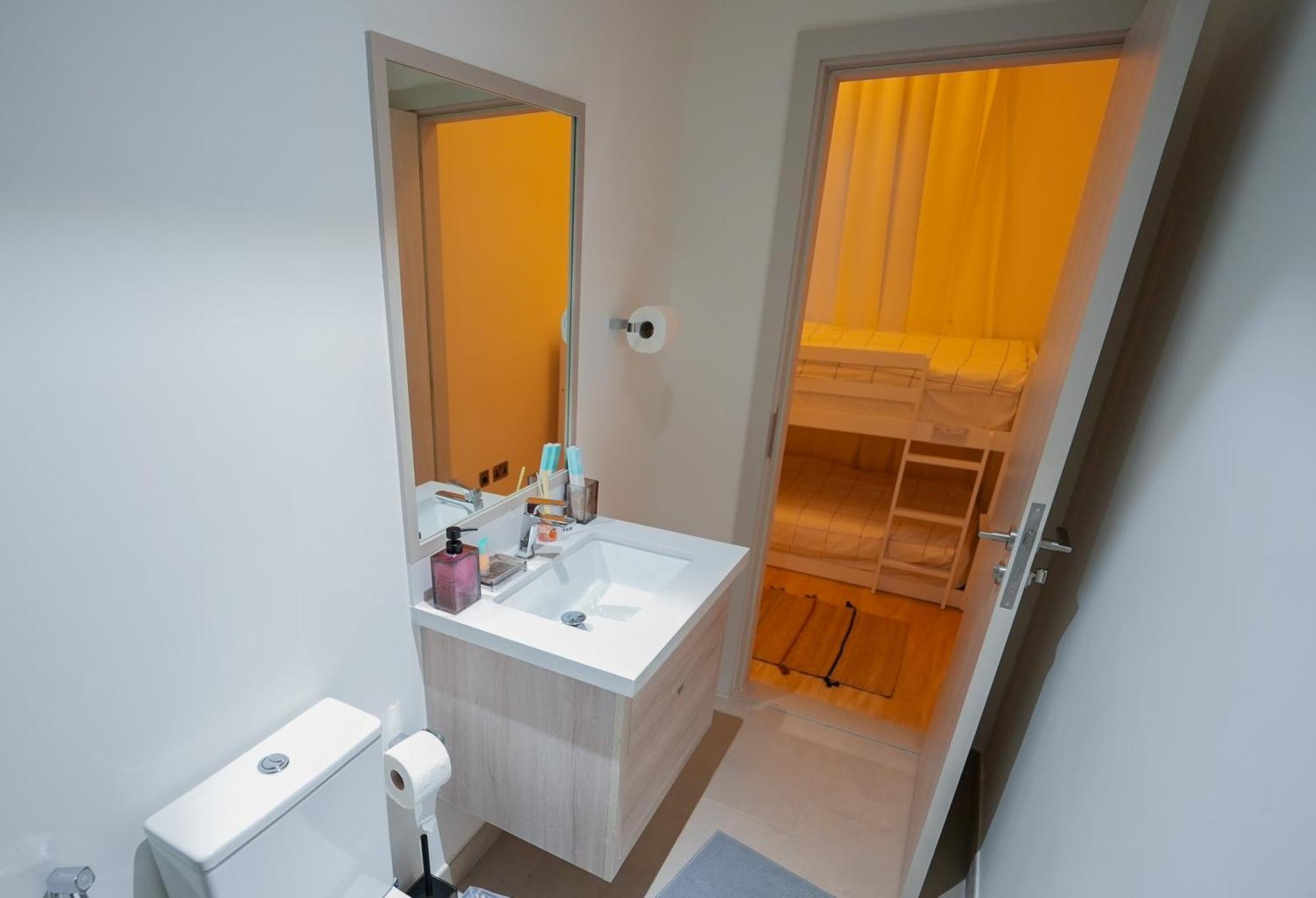 Yas Island Villa- 4br Luxury Smart Home, Up To 9 Guests, Near Yas Theme Parks *