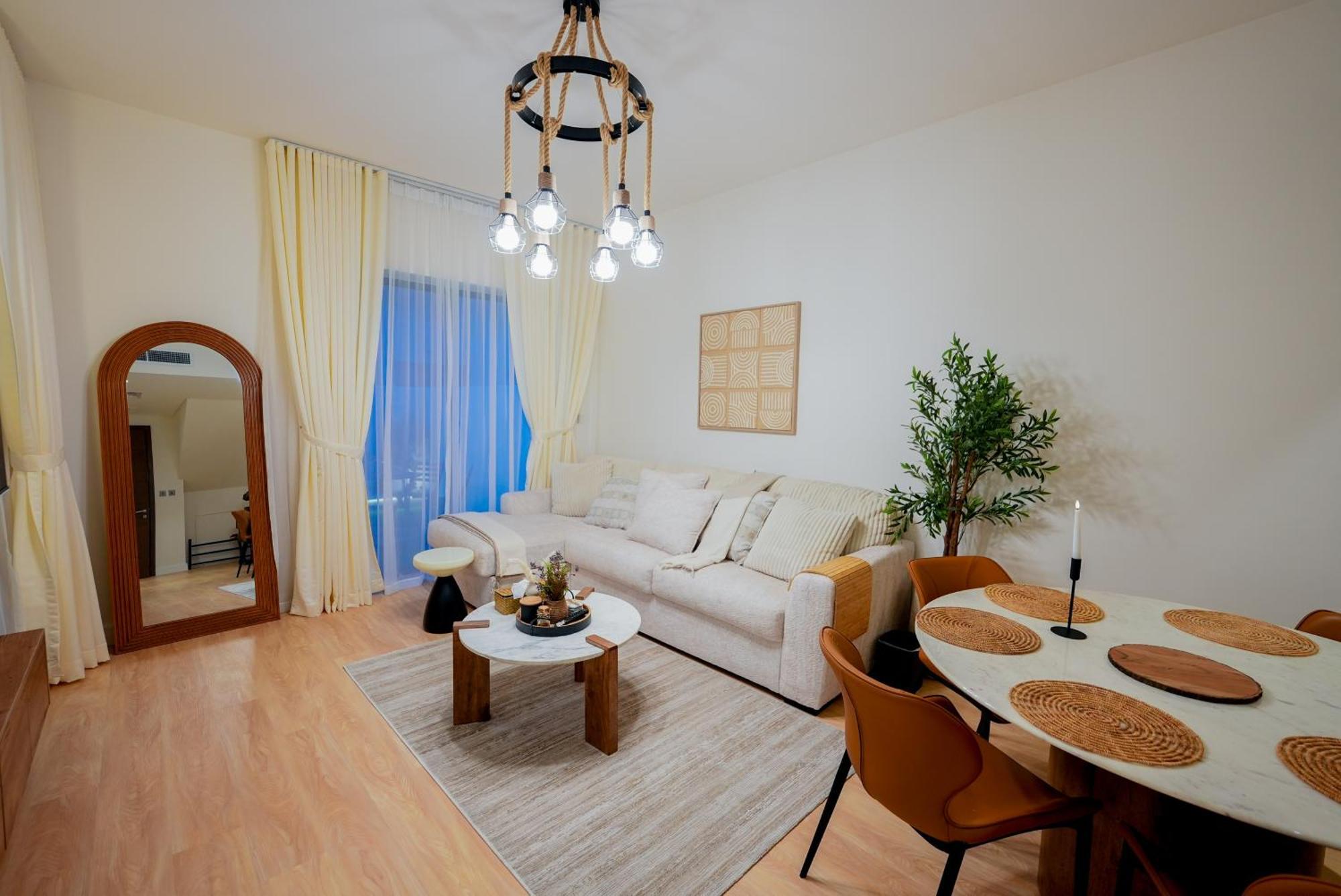 Yas Island Villa- 4br Luxury Smart Home, Up To 9 Guests, Near Yas Theme Parks Abu Dhabi