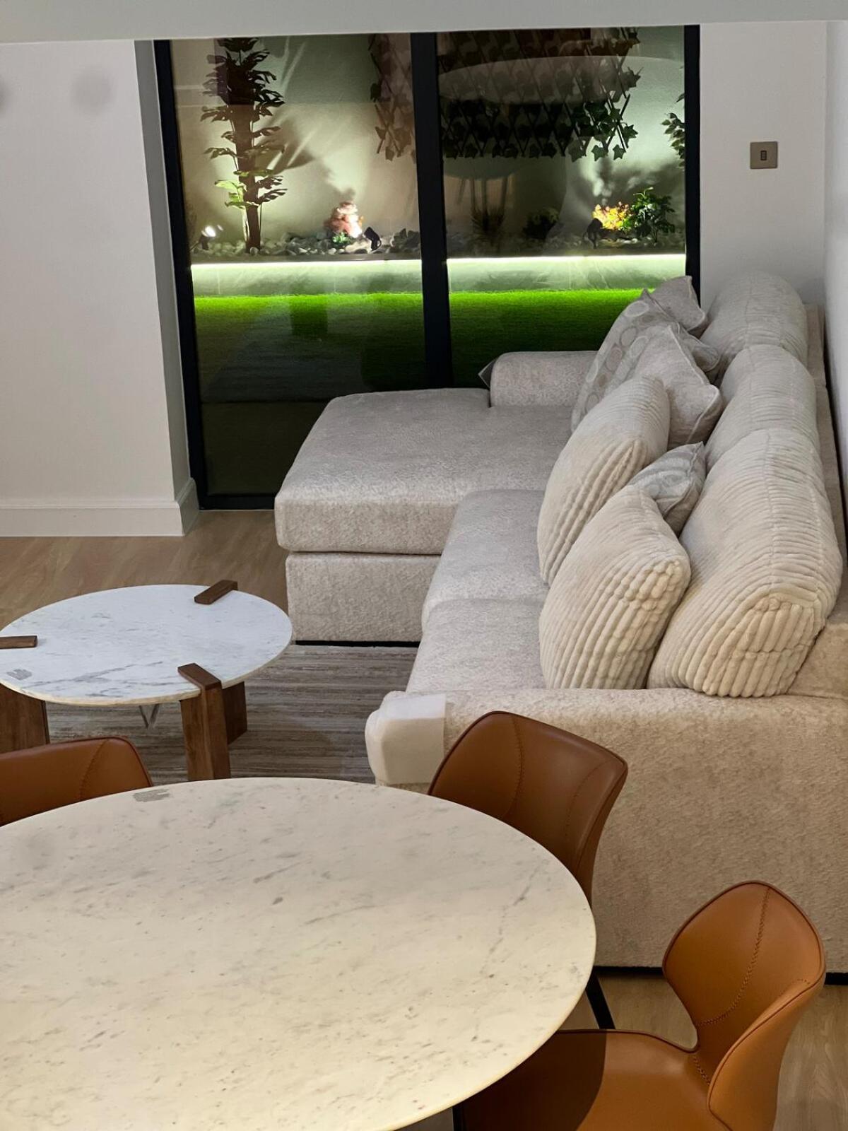 Yas Island Villa- 4br Luxury Smart Home, Up To 9 Guests, Near Yas Theme Parks Villa