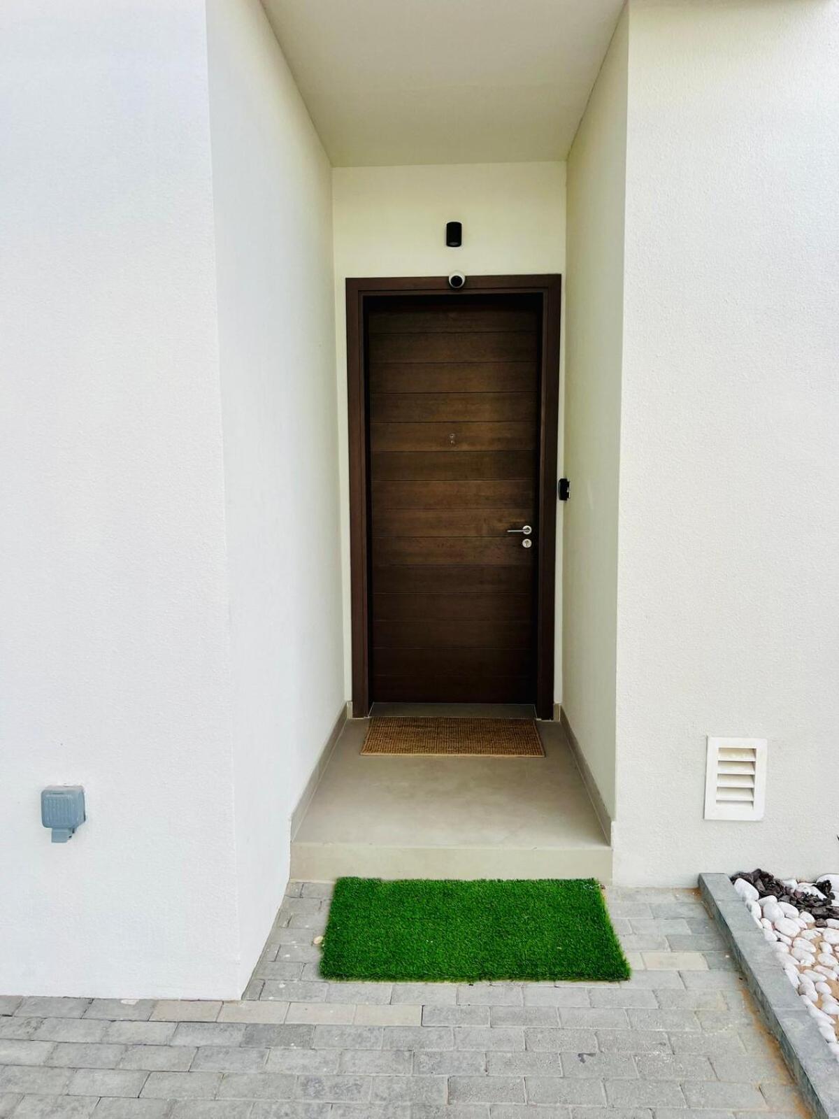 Yas Island Villa- 4br Luxury Smart Home, Up To 9 Guests, Near Yas Theme Parks