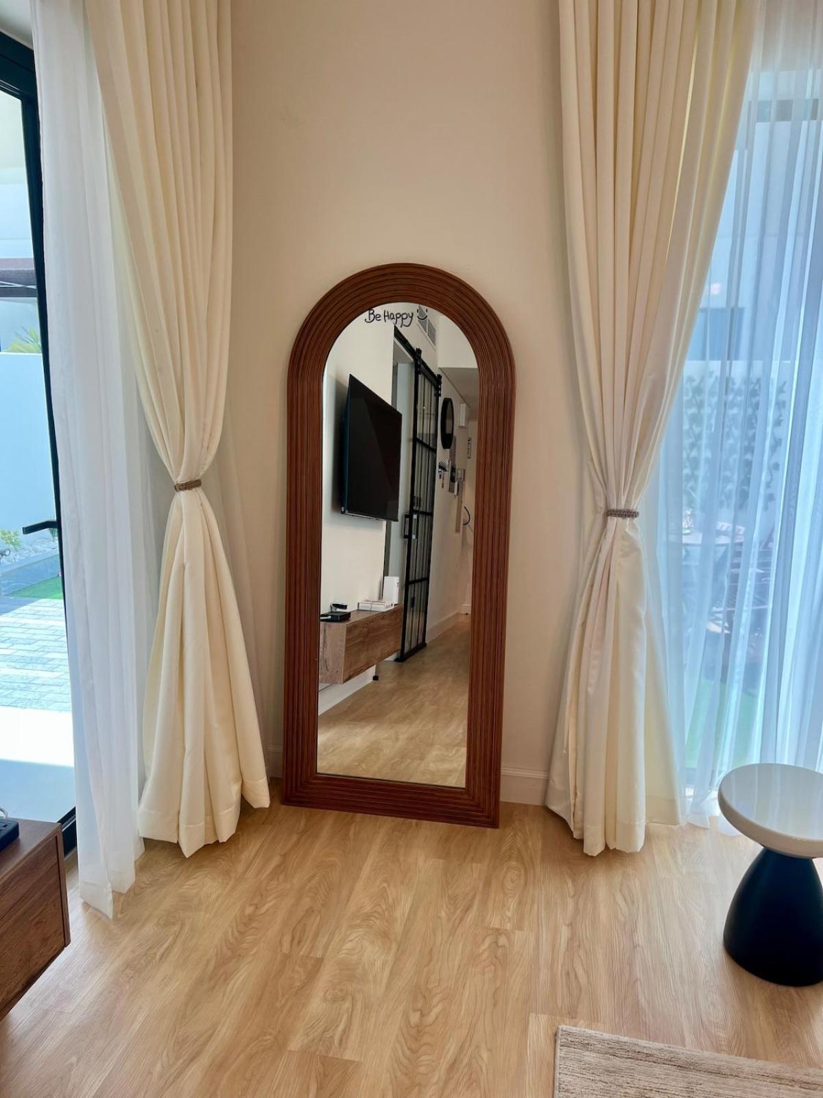 Villa Yas Island Villa- 4br Luxury Smart Home, Up To 9 Guests, Near Yas Theme Parks *