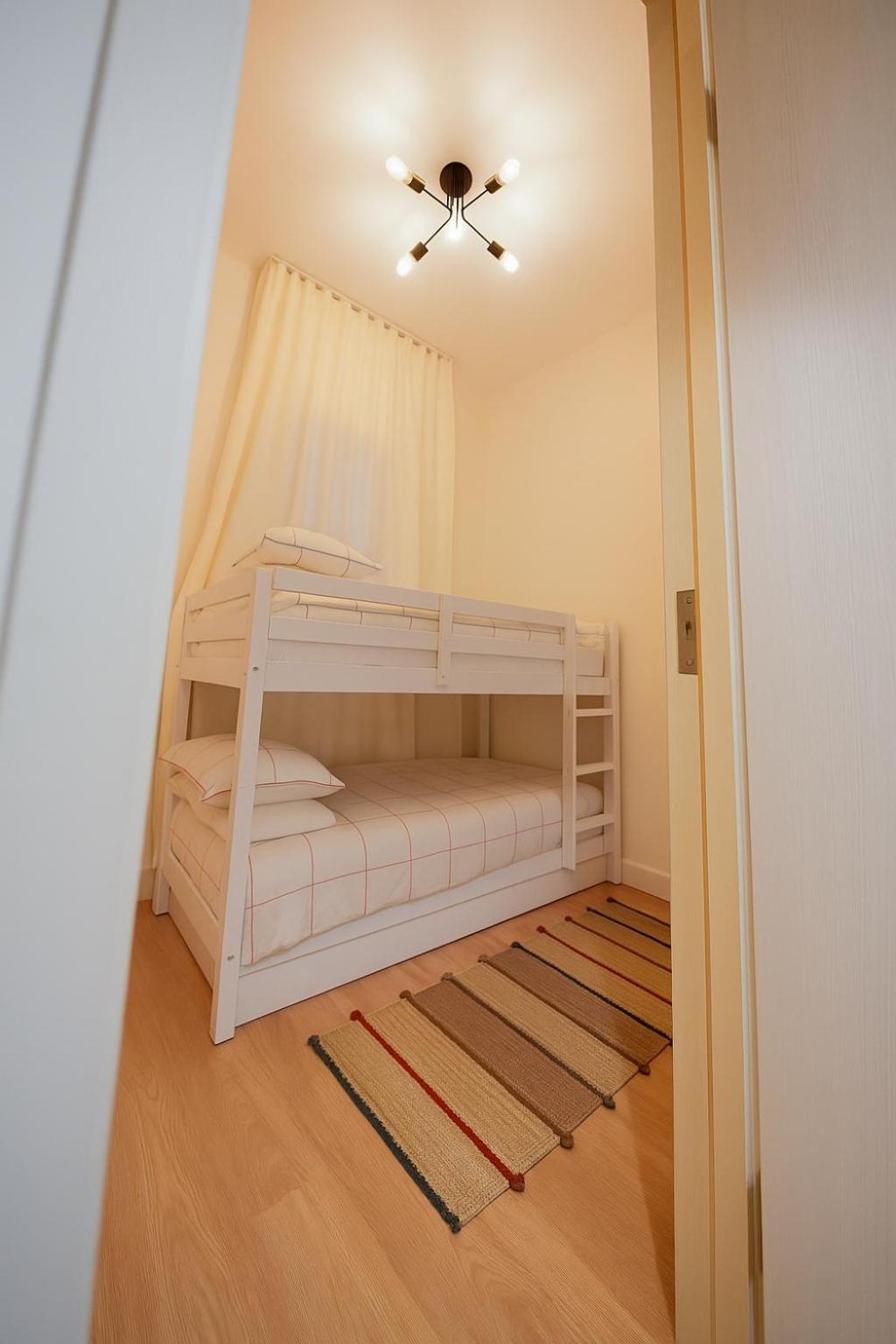 Yas Island Villa- 4br Luxury Smart Home, Up To 9 Guests, Near Yas Theme Parks *